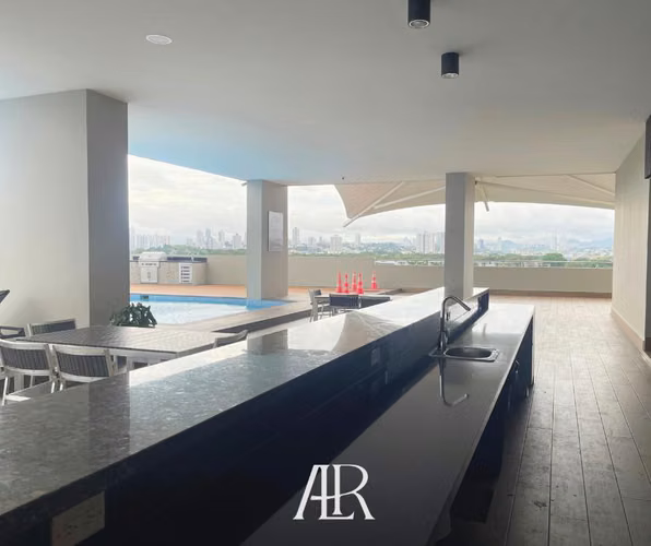 Vendo apartamento en piso alto en Costa del Este, precio de Oportunidad!