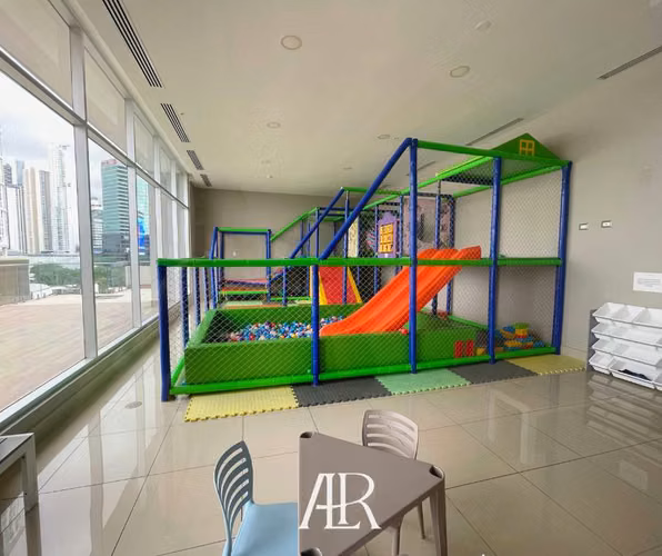 Vendo apartamento en piso alto en Costa del Este, precio de Oportunidad!