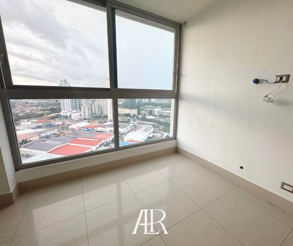 Vendo apartamento en piso alto en Costa del Este, precio de Oportunidad!