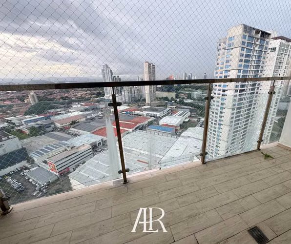 Vendo apartamento en piso alto en Costa del Este, precio de Oportunidad!