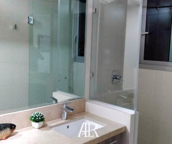 Vendo apartamento en piso alto en Costa del Este, precio de Oportunidad!