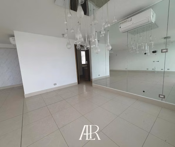 Vendo apartamento en piso alto en Costa del Este, precio de Oportunidad!