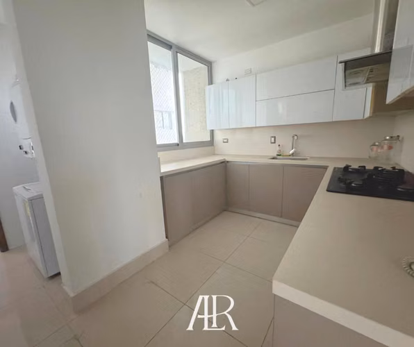 Vendo apartamento en piso alto en Costa del Este, precio de Oportunidad!