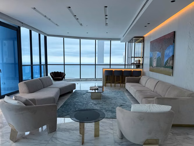Melissa Foster Luxury Vende o Alquila Hermoso Apto OCEANT FRONT Piso 41 MFR1741