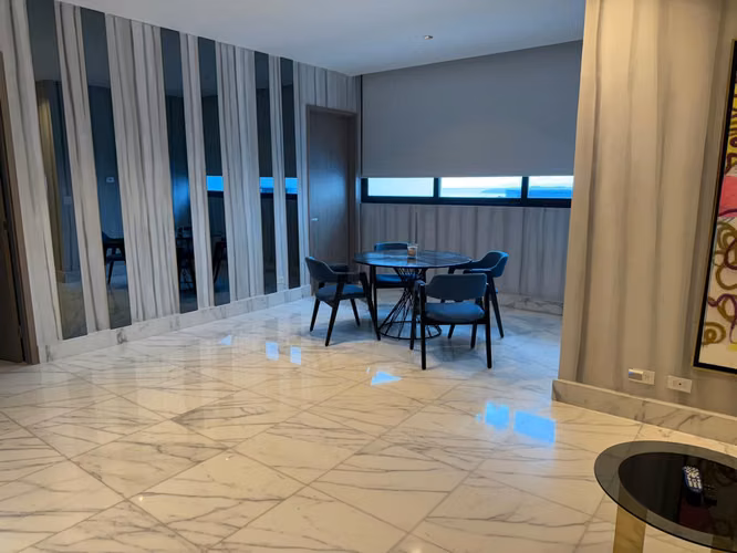 Melissa Foster Luxury Vende o Alquila Hermoso Apto OCEANT FRONT Piso 41 MFR1741