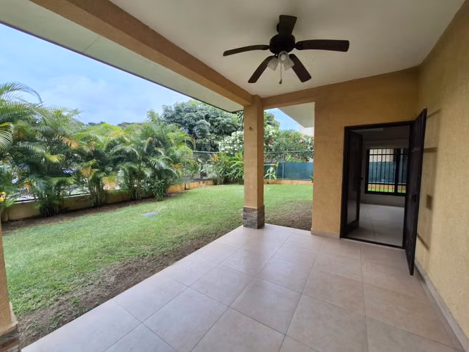 Se vende casa en Embassy Club - Imagen 2
