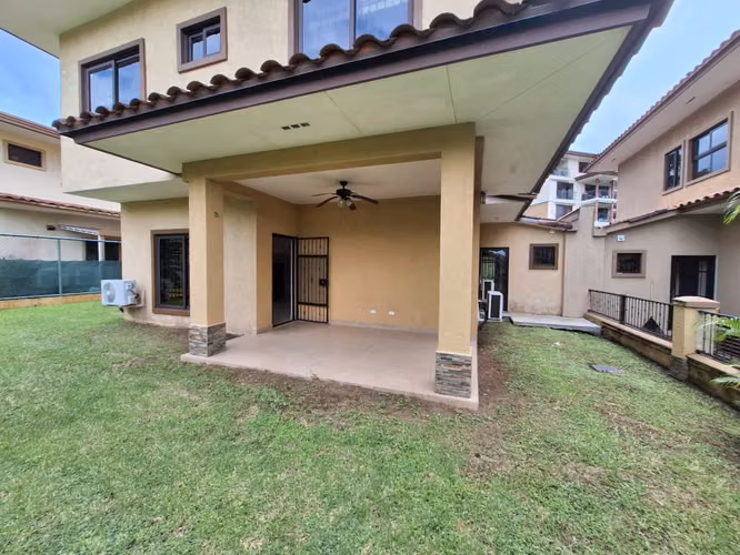 Se vende casa en Embassy Club - Imagen 5