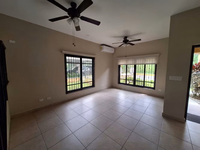 Se vende casa en Embassy Club - Imagen 9