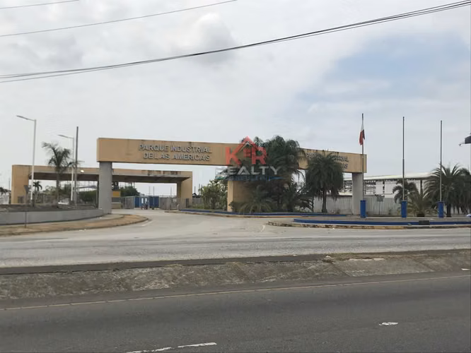 OFIBODEGA EN PARQUE INDUSTRIAL LAS AMÉRICAS $490,000 VENTA o 2,700 ALQUILER.