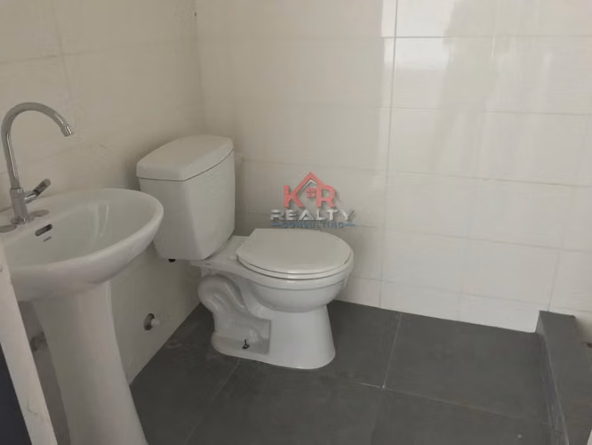 OFIBODEGA EN PARQUE INDUSTRIAL LAS AMÉRICAS $490,000 VENTA o 2,700 ALQUILER.