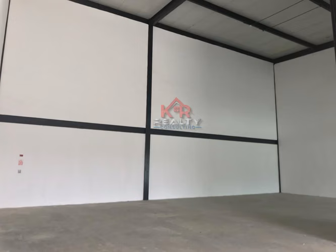 OFIBODEGA EN PARQUE INDUSTRIAL LAS AMÉRICAS $490,000 VENTA o 2,700 ALQUILER.
