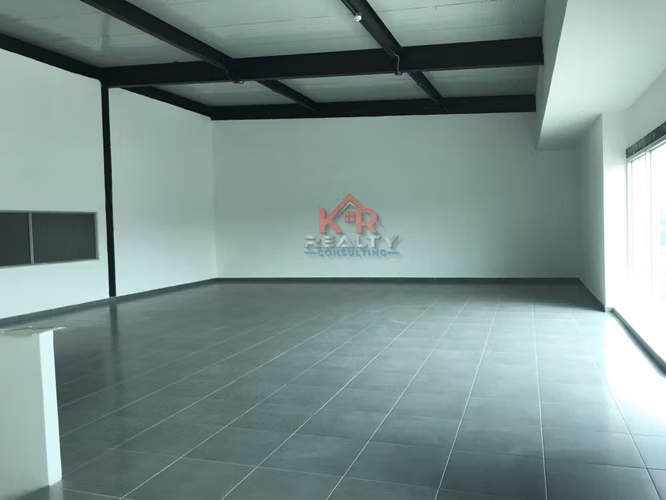 OFIBODEGA EN PARQUE INDUSTRIAL LAS AMÉRICAS $490,000 VENTA o 2,700 ALQUILER.