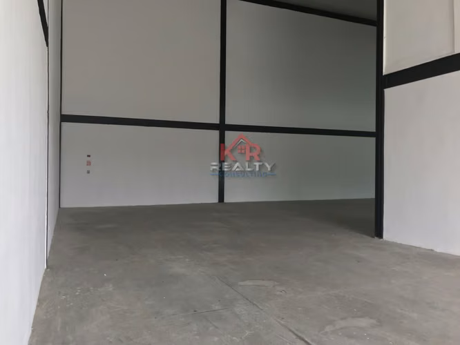 OFIBODEGA EN PARQUE INDUSTRIAL LAS AMÉRICAS $490,000 VENTA o 2,700 ALQUILER.