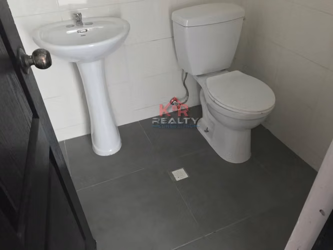 OFIBODEGA EN PARQUE INDUSTRIAL LAS AMÉRICAS $490,000 VENTA o 2,700 ALQUILER.