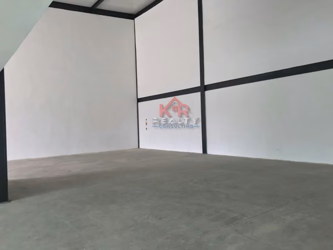 OFIBODEGA EN PARQUE INDUSTRIAL LAS AMÉRICAS $490,000 VENTA o 2,700 ALQUILER.