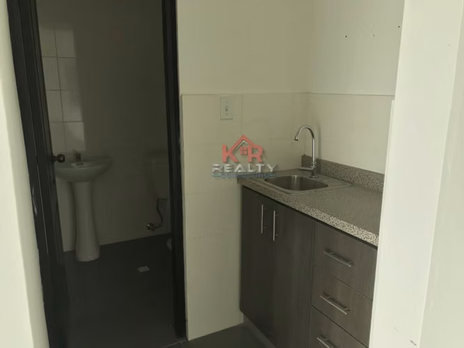 OFIBODEGA EN PARQUE INDUSTRIAL LAS AMÉRICAS $490,000 VENTA o 2,700 ALQUILER.