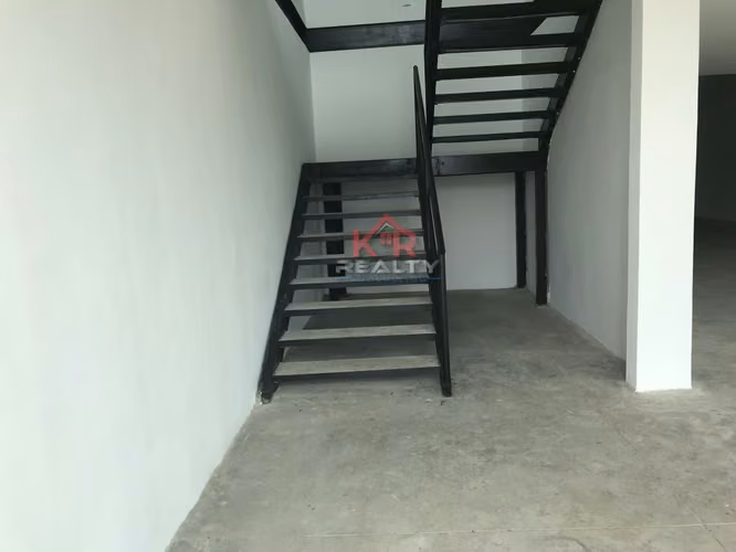 OFIBODEGA EN PARQUE INDUSTRIAL LAS AMÉRICAS $490,000 VENTA o 2,700 ALQUILER.