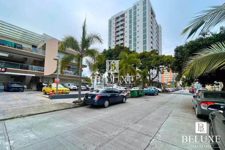 ALQUILER DE LOCAL COMERCIAL EN FLOR PLAZA, BELLA VISTA (P) (12)
