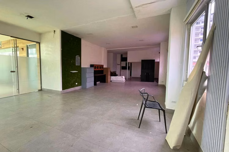 ALQUILER DE LOCAL COMERCIAL EN FLOR PLAZA, BELLA VISTA (12)