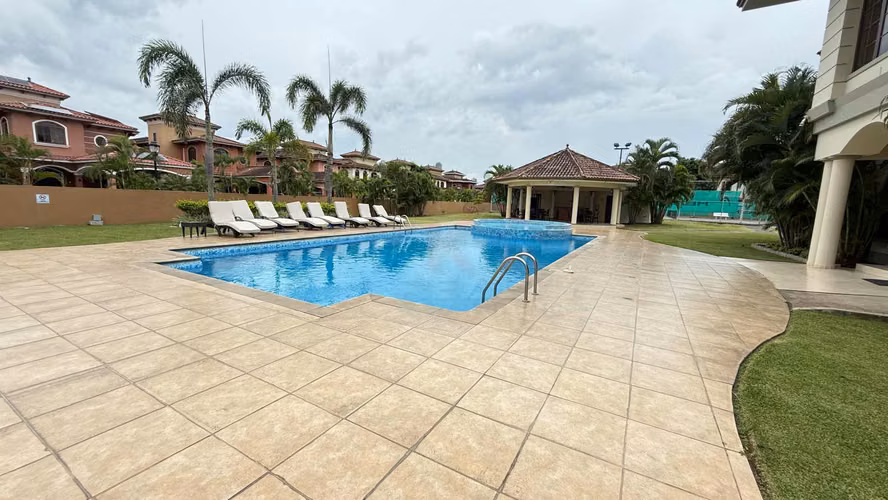 CASA EN VENTA EN PH EL DORAL – COSTA SUR | 4 RECÁMARAS