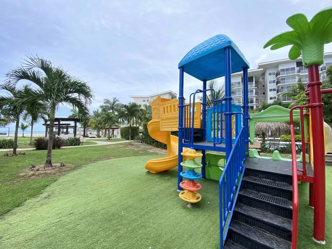 Planta Baja con Jardín a pasos de la playa- Playa Caracol