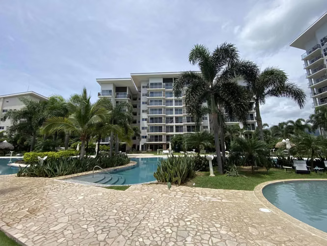 Planta Baja con Jardín a pasos de la playa- Playa Caracol