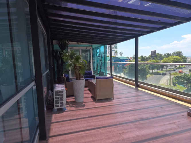 VÍA ISRAEL PISO DE OFICINAS ALQUILO