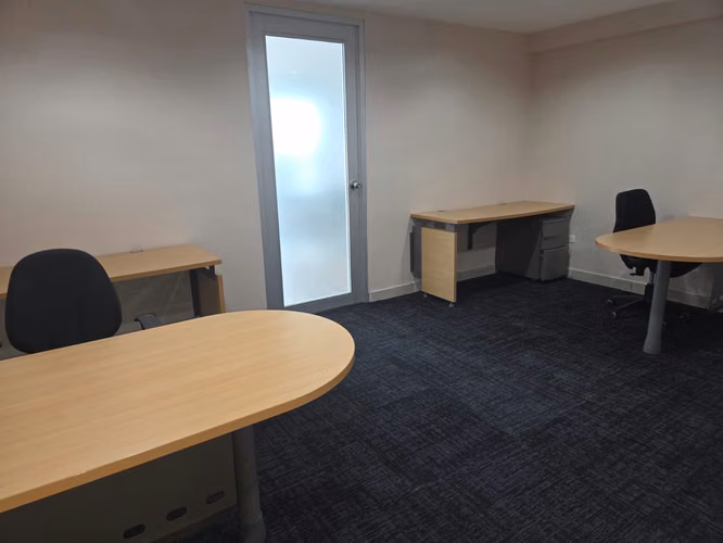 VIA ISRAEL PISO DE OFICINAS EN ALQUILER
