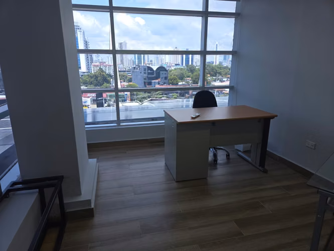 VIA ISRAEL PISO DE OFICINAS EN ALQUILER