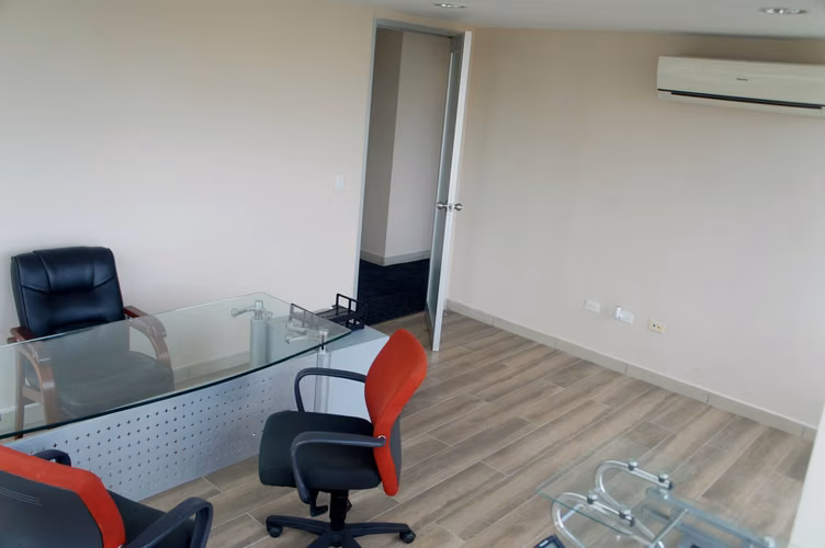 VIA ISRAEL PISO DE OFICINAS EN ALQUILER