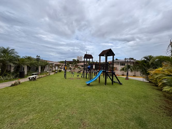 SE VENDE - Casa Modelo Gran Torino Deluxe - Villa Tiber, Brisas del Golf PRG-02