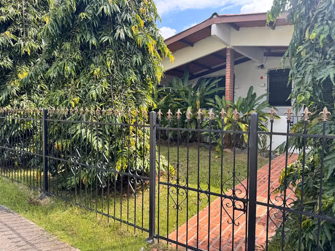 S E  V E N D E - Dos casas juntas en MIRAFLORES PRG-02