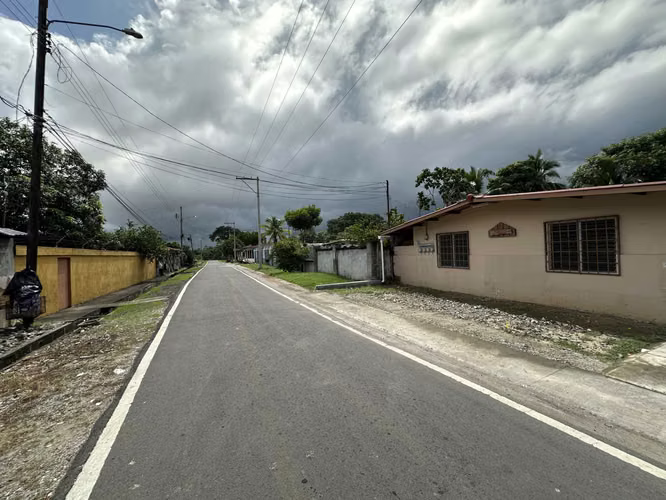 Se vende Terreno con casa en Pacora