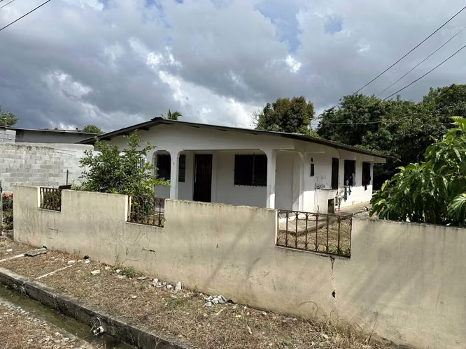 Se vende Terreno con casa en Pacora