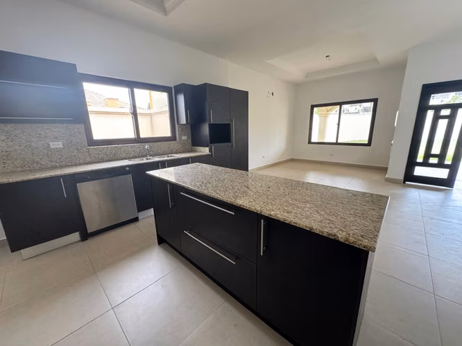 VENDO HERMOSA CASA DE 744 METROS EN COSTA SUR SUNSET COAST