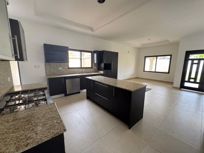 VENDO HERMOSA CASA DE 744 METROS EN COSTA SUR SUNSET COAST