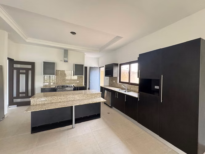 VENDO HERMOSA CASA DE 744 METROS EN COSTA SUR SUNSET COAST