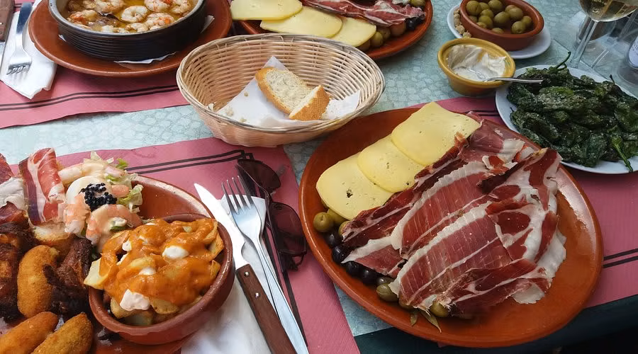 VENTA, RESTAURANTE MUY RENTABLE, FACTURANDO UN MILLÓN ANUAL, EXCELENTE INVERSION, NEGOCIABLE