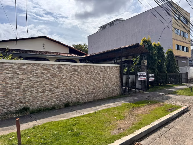 S E  V E N D E - Casa en Miraflores de 2 Niveles PRG-02