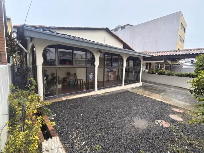 S E  V E N D E - Casa en Miraflores de 2 Niveles PRG-02