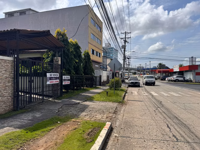 S E  V E N D E - Casa en Miraflores de 2 Niveles PRG-02