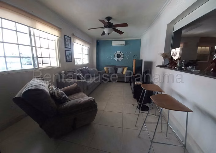 Venta de Casa Privilegiada en PH Villa Alta, Brisas del Golf 26-2047GG