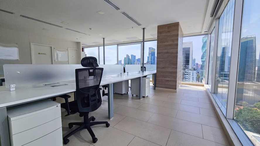 Oficina amoblada en Sortis Business Tower con vista al mar y ciudad