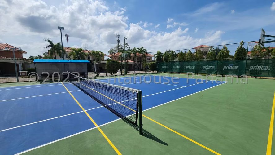 Venta de Casa Exclusiva en PH Palmeras del Este, Costa del Este 26-5374GG