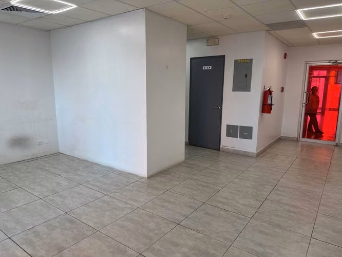 Se Alquilan Oficinas desde 55 mts en Ricardo J. Alfaro - Imagen 17