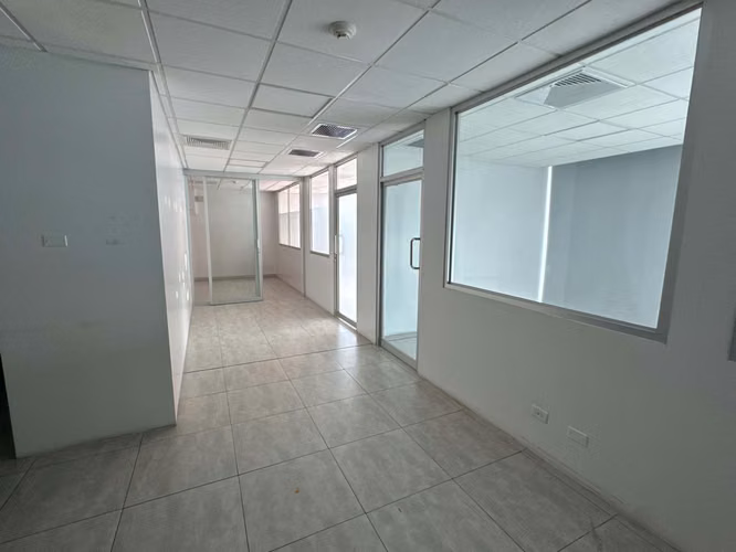 Se Alquilan Oficinas desde 55 mts en Ricardo J. Alfaro - Imagen 11