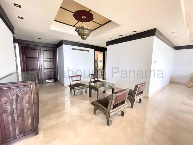 Venta de Apartamento de 306 m2 en PH Pacific Point, Punta Pacífica 26-2449GG