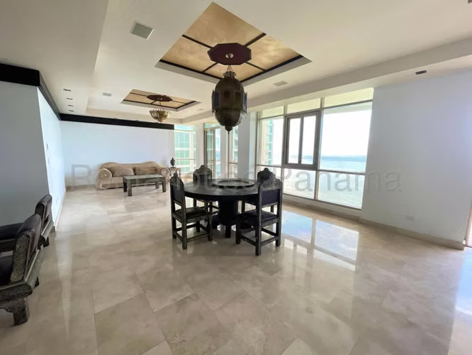Venta de Apartamento de 306 m2 en PH Pacific Point, Punta Pacífica 26-2449GG