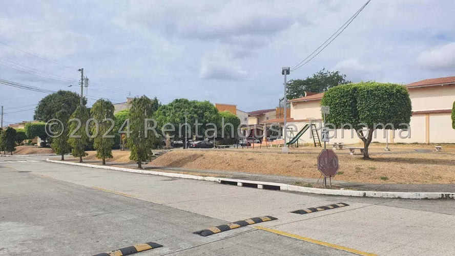 Venta de Casa Dúplex en PH Paseo Real, Villa Lucre 26-2415GG