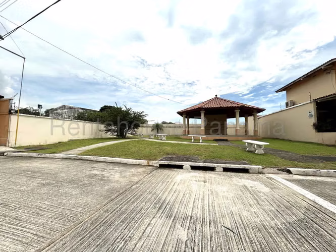 Venta de Casa Dúplex en PH Paseo Real, Villa Lucre 26-2415GG